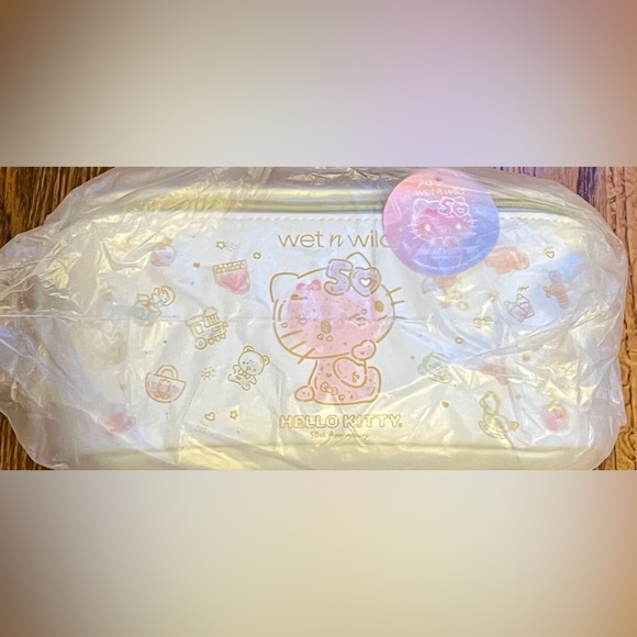 Wet n Wild Hello Kitty Make-Up Bag brand new in bag with tags - Picture 2 of 7